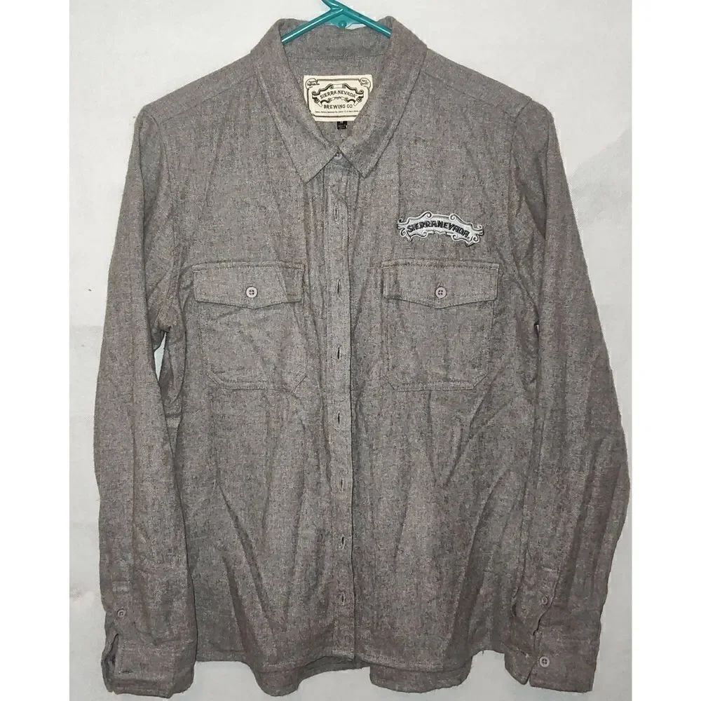 SIERRA NEVADA BREWING CO WOMEN'S CELEBRATION BUTTON UP. Grey Size Medium.